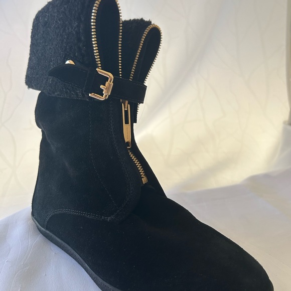 Burberry Stanmore Shearling Winter Boot in Black - Picture 7 of 10